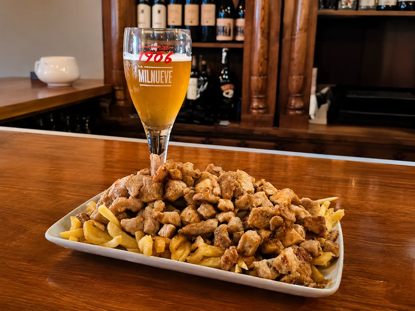 Raxo con patatas y cerveza